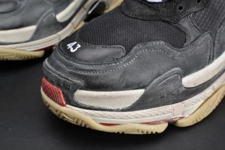Non-authentic version Vibrant 4829 BALENCIAGA 17FW TRIPLE S TRAINER  BLACK  RED MENS W05M23972