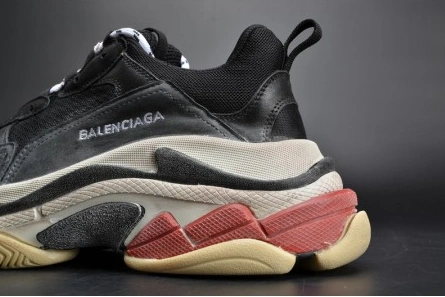 Non-authentic version Vibrant 4829 BALENCIAGA 17FW TRIPLE S TRAINER  BLACK  RED MENS W05M23972