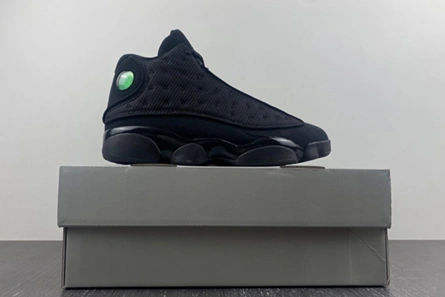Vibrant 627 Air Jordan 13 “Black Cat” 414571-011