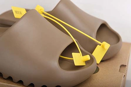 WellDesigned 7219 ADIDAS YEEZY SLIDE  FV8425