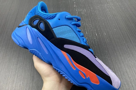 Lookalike WellDesigned 8925 Yeezy Boost 700 