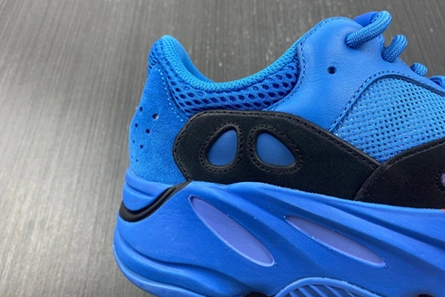 Lookalike WellDesigned 8925 Yeezy Boost 700 