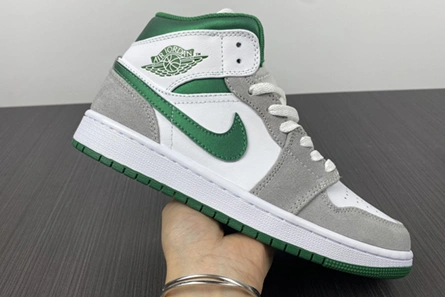 Mirror WellDesigned 9081 Jordan 1 Mid SE Grey Green  DC7294-103