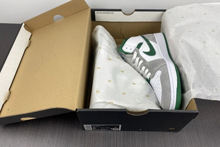 Mirror WellDesigned 9081 Jordan 1 Mid SE Grey Green  DC7294-103