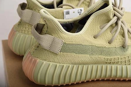 Style match Yeezy Boost 350 V2 “Sulfur” FY5346 Practical 5647
