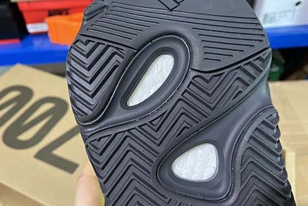 Pricetag-smart Yeezy Boost 700 MNVN ” FY3727 Bright 8266