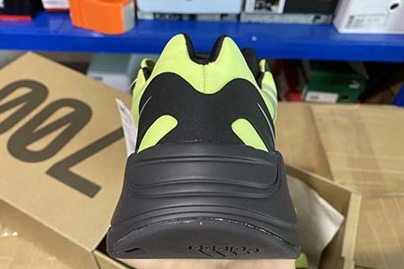 Yeezy Boost 700 MNVN ” FY3727 Bright 8266