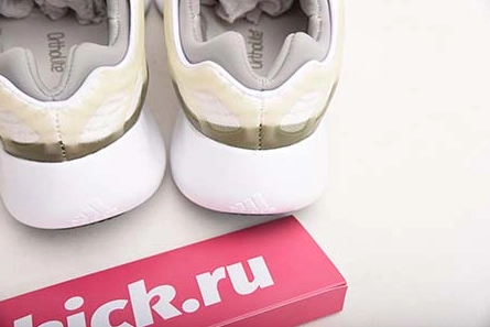Reproduction Yeezy Boost 700 V3 EF9899 Soft 5285