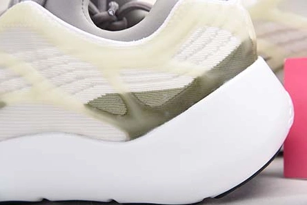 Reproduction Yeezy Boost 700 V3 EF9899 Soft 5285