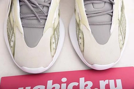 Reproduction Yeezy Boost 700 V3 EF9899 Soft 5285