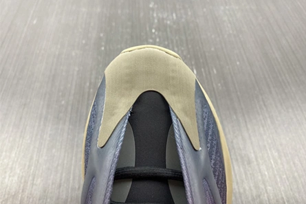 Lookalike adidas Yeezy 700 V3 Fade Carbon GW1814 Elegant 2130