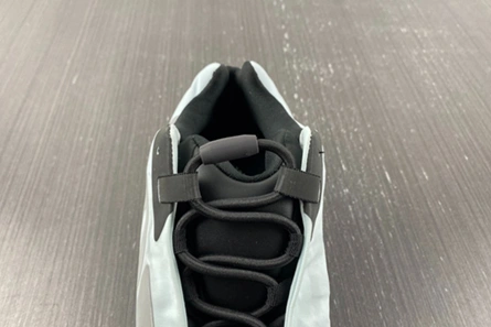 Master copy adidas Yeezy Boost 700 MNVN Blue Tint GZ0711 Functional 5340