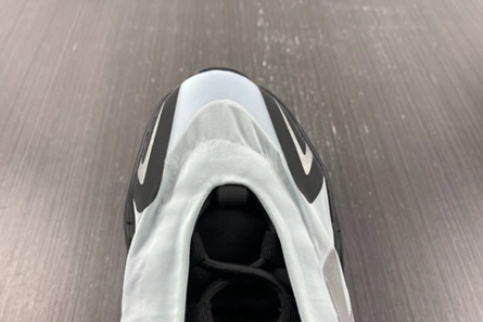 Master copy adidas Yeezy Boost 700 MNVN Blue Tint GZ0711 Functional 5340