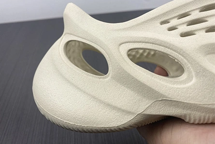Cost-effective adidas Yeezy Foam RNNR Sand  FY4567 Lightweight 9800