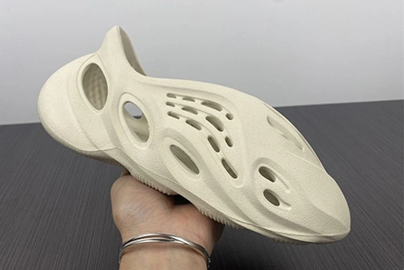 Cost-effective adidas Yeezy Foam RNNR Sand  FY4567 Lightweight 9800