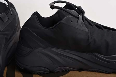 ADIDAS YEEZY BOOST 700 MNVN TRIPLE BLACK - FV4440 Classic 1697