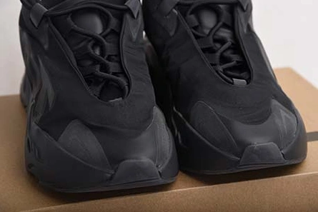 ADIDAS YEEZY BOOST 700 MNVN TRIPLE BLACK - FV4440 Classic 1697