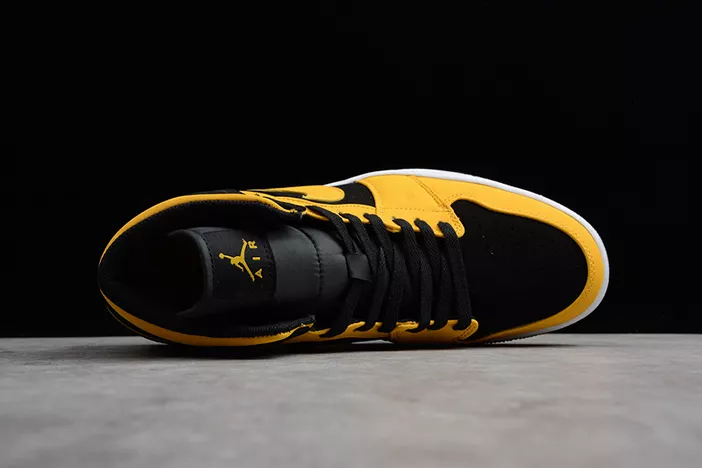 AIR JORDAN 1 MID Sleek 267