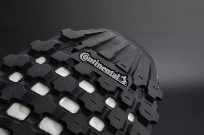 Modern Adidas Ultra Boost ATR Mid Primeknit "Black" BY8925 1918