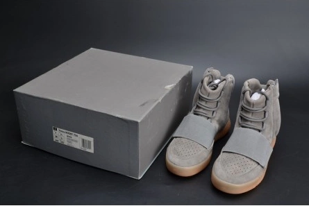 HighQuality Adidas Yeezy 750 Boost Light Grey Gum Glow Dark BB1840 1776