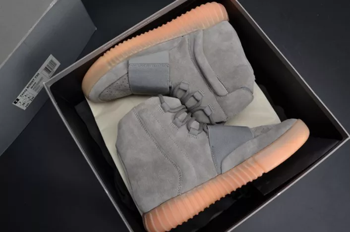 HighQuality Adidas Yeezy 750 Boost Light Grey Gum Glow Dark BB1840 1776