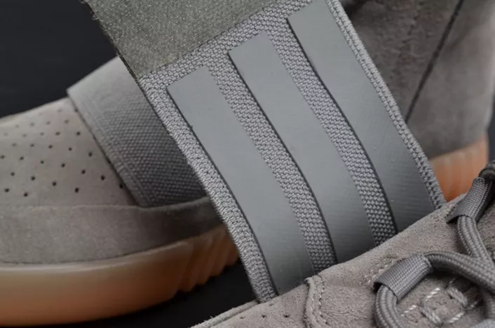 HighQuality Adidas Yeezy 750 Boost Light Grey Gum Glow Dark BB1840 1776