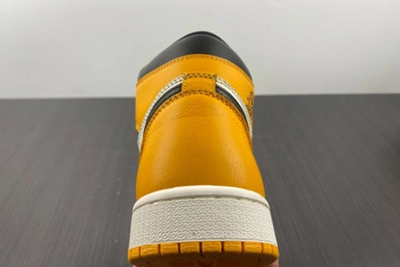 Air Jordan 1 High OG “Yellow Toe” 555088-711 Trendy 181