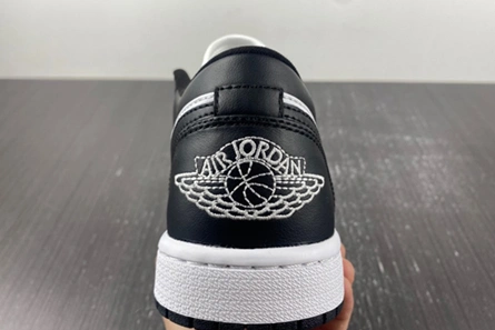 UrbanStyle Air Jordan 1 Low “Panda”  DC0774 101 141