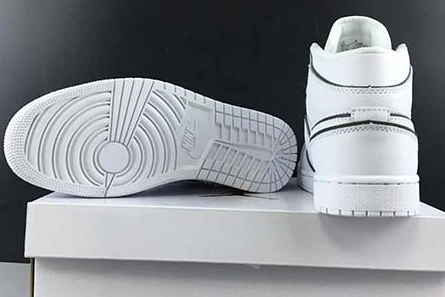 SportInspired Air Jordan 1 Mid SE WMNS CK6587-100 243