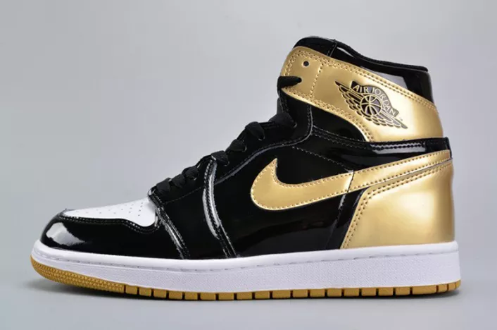 Air Jordan 1 Retro High OG NRG ComplexCon "Top 3 Gold" 861428-001 Practical 306