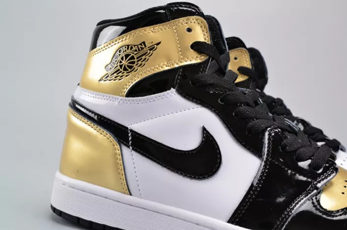 Air Jordan 1 Retro High OG NRG ComplexCon "Top 3 Gold" 861428-001 Practical 306