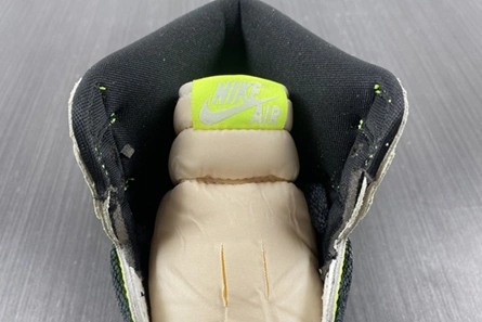 Air Jordan 1 Retro High OG Visionaire 555088-702 Flexible 159