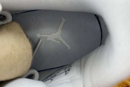 Air Jordan 11 WMNS “Metallic Silver” AH0715-100 Trendsetting 703