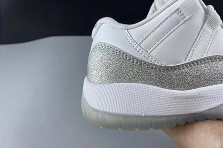 Air Jordan 11 WMNS “Metallic Silver” AH0715-100 Trendsetting 703