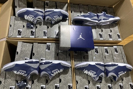 Vibrant Air Jordan 3 “Midnight Navy” CT8532-401 402