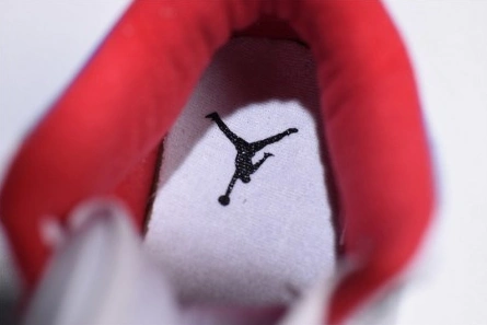 Bold Air Jordan 3 Retro Seoul Korea AV8370-100 423