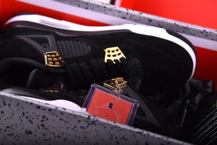 Air Jordan 4 “Royalty” 308497-032 Resilient 552