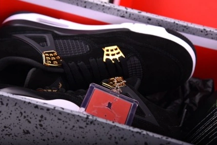 Air Jordan 4 “Royalty” 308497-032 Resilient 552