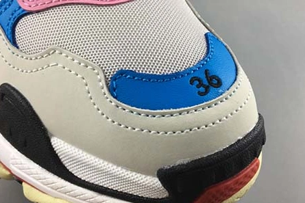 BALENCIAGE TRIPLE TRAINER 584088 W06E2 1150 GoodFit 2021