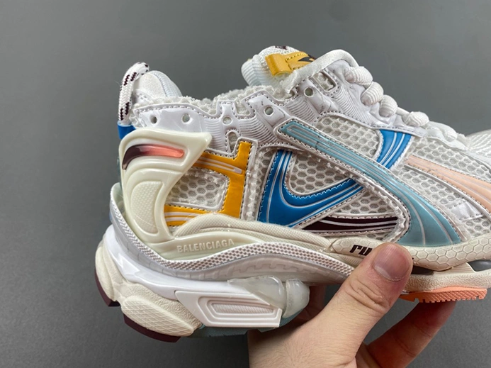 Comfortable Balenciaga Runner 772774-W3RNY-0326 1992