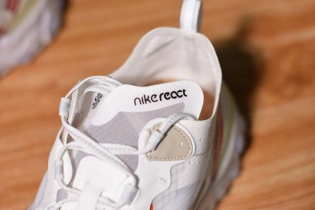 Elegant 1572 Nike React Element 87 AQ1090- 1332
