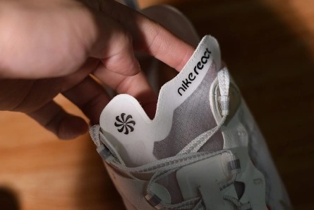 Elegant 1572 Nike React Element 87 AQ1090- 1332