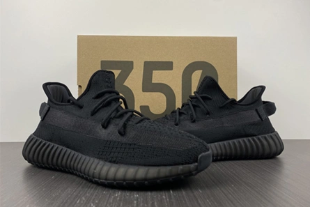 4628 adidas Yeezy Boost 350 V2 Onyx HQ EyeCatching 1663