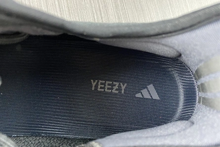 4628 adidas Yeezy Boost 350 V2 Onyx HQ EyeCatching 1663