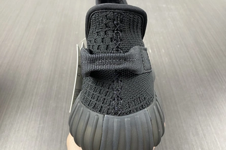 4628 adidas Yeezy Boost 350 V2 Onyx HQ EyeCatching 1663