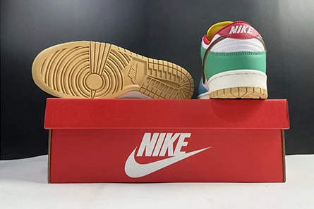WellDesigned 543 Nike Dunk Low Green Strike(W) DD1503- 1095