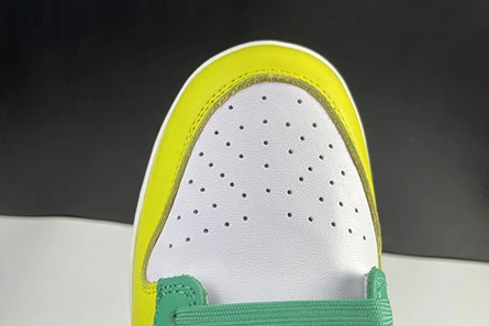 WellDesigned 543 Nike Dunk Low Green Strike(W) DD1503- 1095