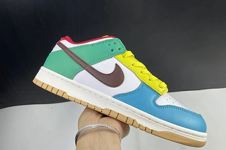 WellDesigned 543 Nike Dunk Low Green Strike(W) DD1503- 1095