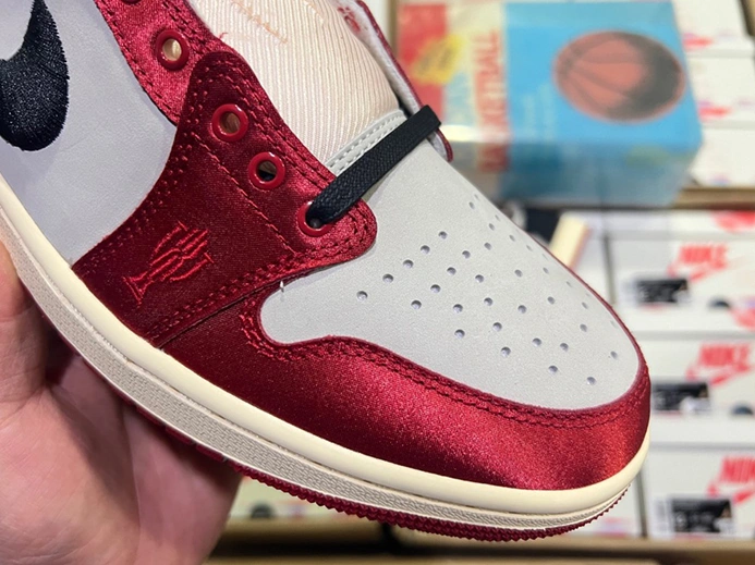 2408 Jordan 1 Retro Low OG Trophy Room Away  FN0432- Fashionable 50