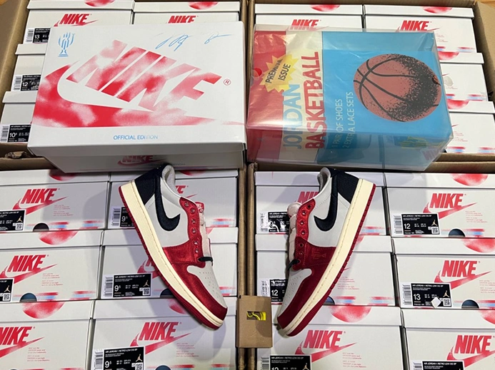 2408 Jordan 1 Retro Low OG Trophy Room Away  FN0432- Fashionable 50